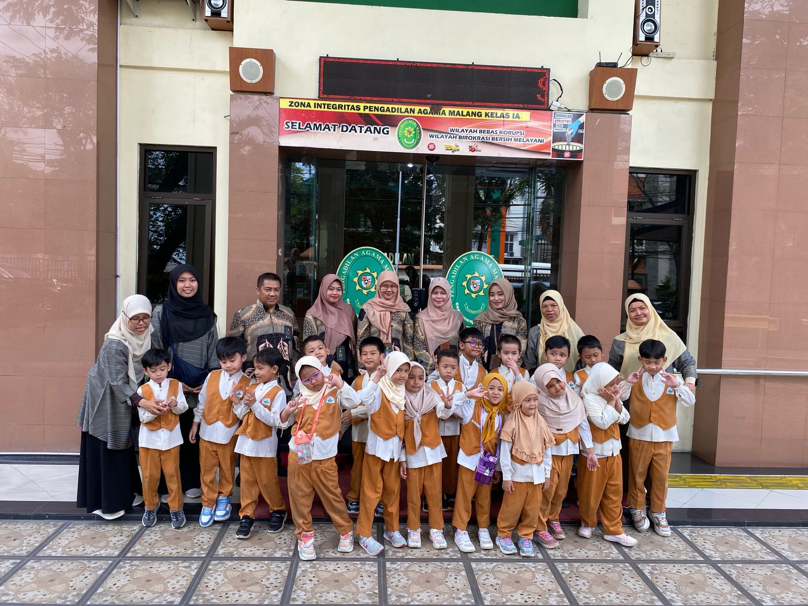 Al-Ya’lu International Kindergarten Mengenal Profesi di Pengadilan Agama Malang