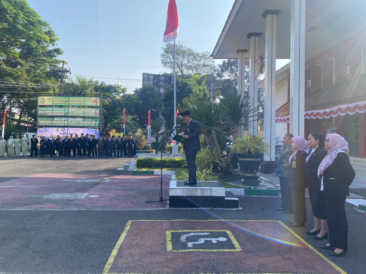 Peringati HUT MA RI ke-81, PA dan PN Kota Malang Gelar Upacara Bersama Penuh Khidmat