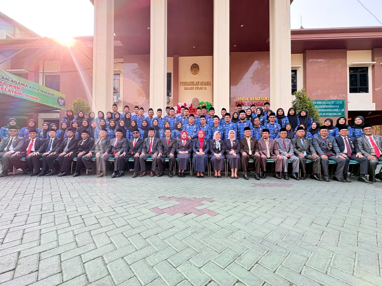 HUT Ke-81 RI: PA Kota Malang Kobarkan Semangat Kemerdekaan dan Anugerahkan Satyalancana kepada Tiga Pengabdi Terbaik